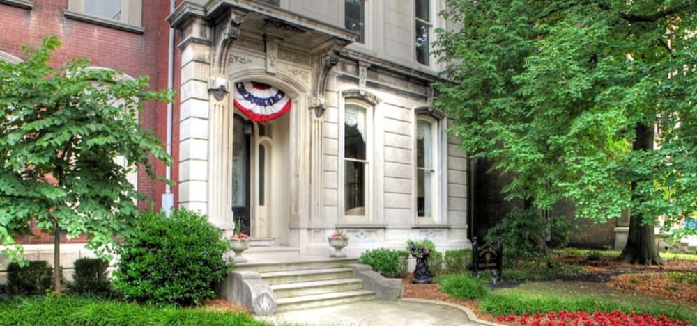 DuPont Mansion 's Neighborhood · DuPont Mansion Historic Bed And Breakfast